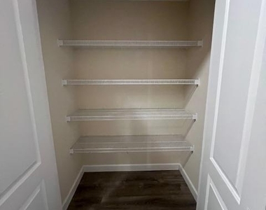 8925 Erie Avenue - Photo Thumbnail 10