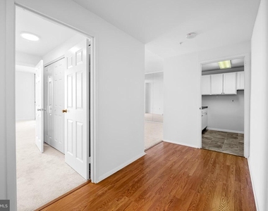 28 Allegheny Avenue - Photo Thumbnail 6