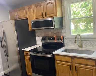 452 Graythorn Road - Photo Thumbnail 3