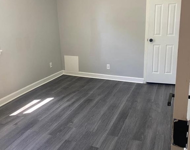 452 Graythorn Road - Photo Thumbnail 7