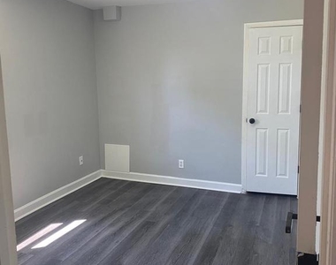 452 Graythorn Road - Photo Thumbnail 8