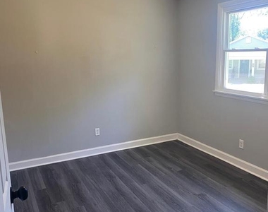 452 Graythorn Road - Photo Thumbnail 10