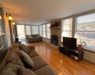 11403 Lakeside Dr - Photo Thumbnail 2