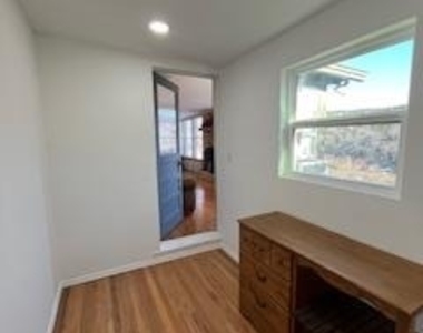 11403 Lakeside Dr - Photo Thumbnail 6