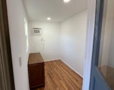 11403 Lakeside Dr - Photo Thumbnail 4