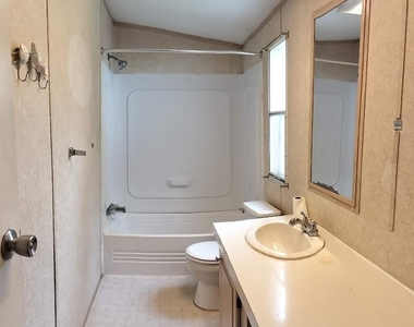 305 Woods Ln - Photo Thumbnail 7