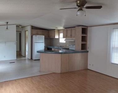 305 Woods Ln - Photo Thumbnail 2