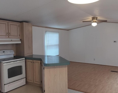 305 Woods Ln - Photo Thumbnail 5