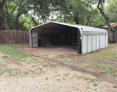 305 Woods Ln - Photo Thumbnail 12