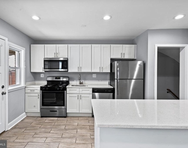 1015 Lyndhurst Street - Photo Thumbnail 11