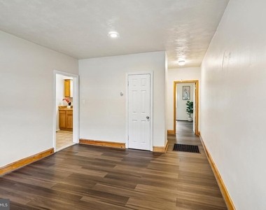 147 Denison Street - Photo Thumbnail 10
