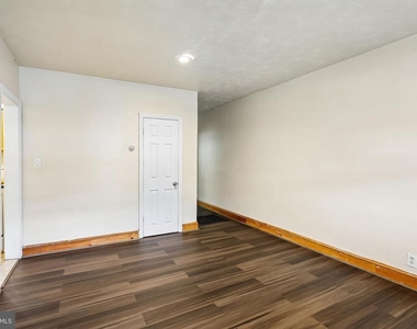 147 Denison Street - Photo Thumbnail 2