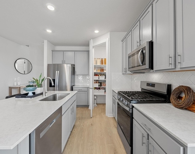 432 Tinto St - Photo Thumbnail 9