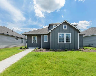 512 Clearlake Dr - Photo Thumbnail 2