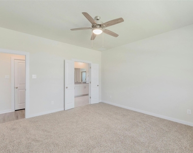 512 Clearlake Dr - Photo Thumbnail 14