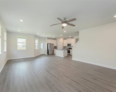 512 Clearlake Dr - Photo Thumbnail 5