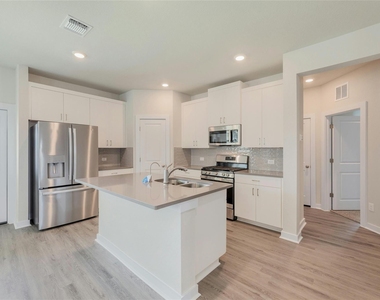 512 Clearlake Dr - Photo Thumbnail 10
