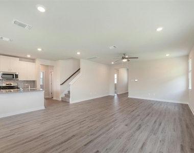 512 Clearlake Dr - Photo Thumbnail 6
