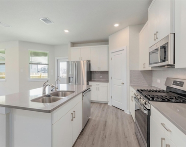 512 Clearlake Dr - Photo Thumbnail 11