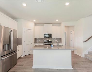 512 Clearlake Dr - Photo Thumbnail 9