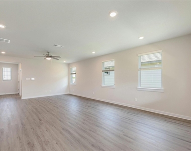 512 Clearlake Dr - Photo Thumbnail 7