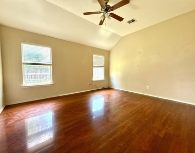 1213 Rainbow Parke Dr - Photo Thumbnail 10