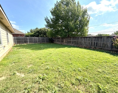 1213 Rainbow Parke Dr - Photo Thumbnail 12