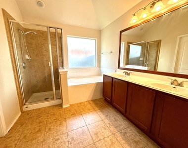 1213 Rainbow Parke Dr - Photo Thumbnail 11