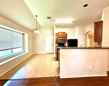 1213 Rainbow Parke Dr - Photo Thumbnail 5