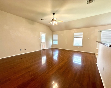 1213 Rainbow Parke Dr - Photo Thumbnail 6