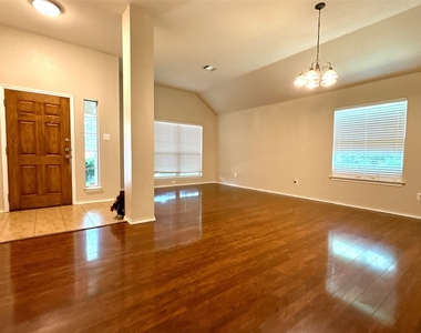 1213 Rainbow Parke Dr - Photo Thumbnail 2