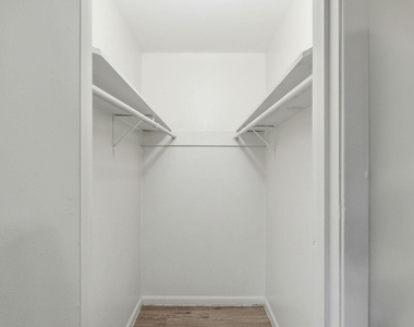 2314 Parker Ln - Photo Thumbnail 12