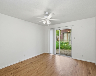 2314 Parker Ln - Photo Thumbnail 9