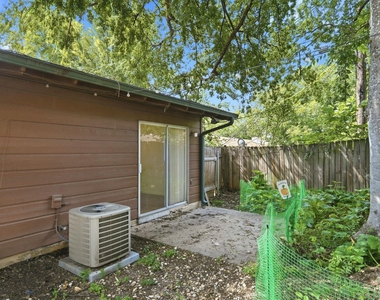 2314 Parker Ln - Photo Thumbnail 13