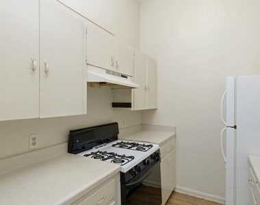 2314 Parker Ln - Photo Thumbnail 8