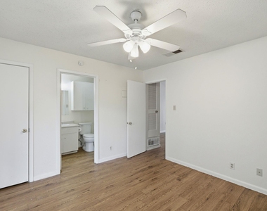 2314 Parker Ln - Photo Thumbnail 10