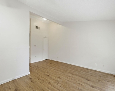 2314 Parker Ln - Photo Thumbnail 5