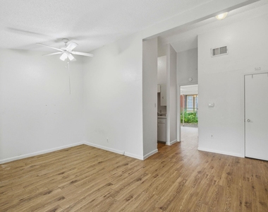 2314 Parker Ln - Photo Thumbnail 6