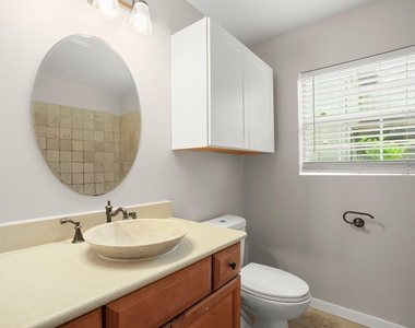 922 E 50th St - Photo Thumbnail 16