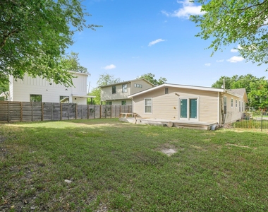 922 E 50th St - Photo Thumbnail 21