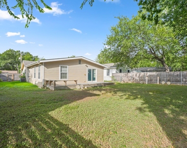 922 E 50th St - Photo Thumbnail 22