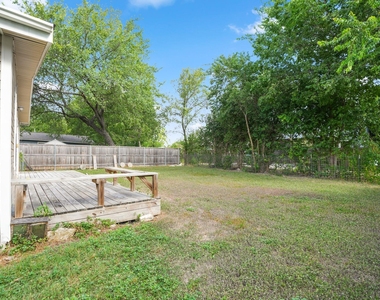 922 E 50th St - Photo Thumbnail 20