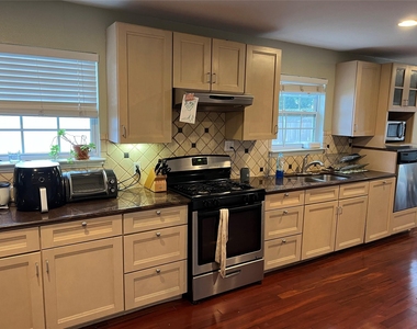 922 E 50th St - Photo Thumbnail 11