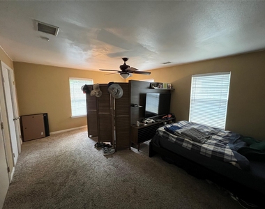 922 E 50th St - Photo Thumbnail 31