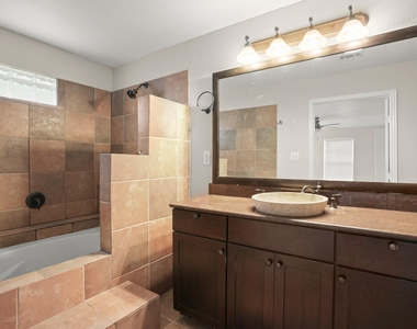 922 E 50th St - Photo Thumbnail 15