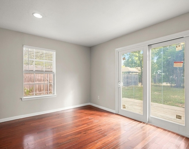 922 E 50th St - Photo Thumbnail 12