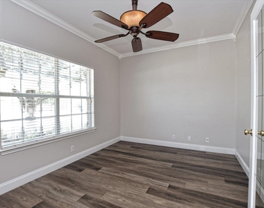 2007 Horizon Park Blvd - Photo Thumbnail 3