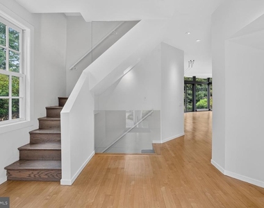 3113 45th Street Nw - Photo Thumbnail 3