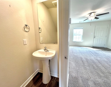 113 Sunnymeade Ln - Photo Thumbnail 7