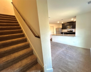 113 Sunnymeade Ln - Photo Thumbnail 8